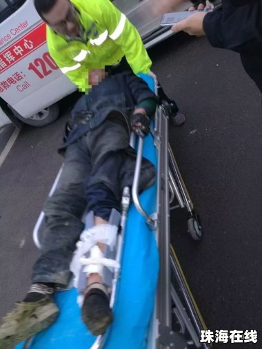 男子行车时天降剪刀直扎车头