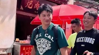 吴奇隆跳广场舞 被夸“保养天花板”