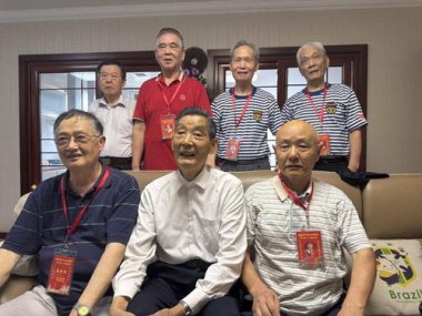 81岁老人跳水救人：只记得自己是军人