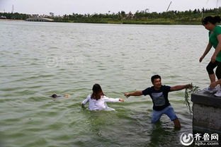 81岁老人跳水救人：只记得自己是军人