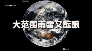 暴雨致街道被淹 眼镜蛇缠在窗户上