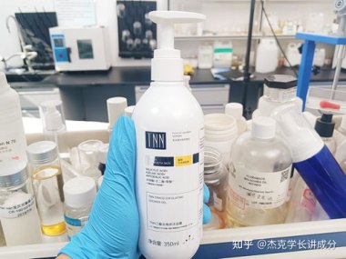 男子用热水泡清洗剂致保温杯爆炸