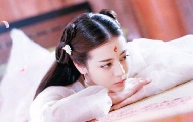 迪丽热巴《利剑玫瑰》热播登7月沸点榜