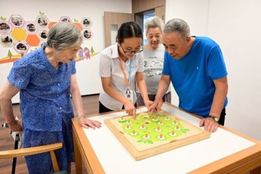 现在的退休老人或许比00后还会玩