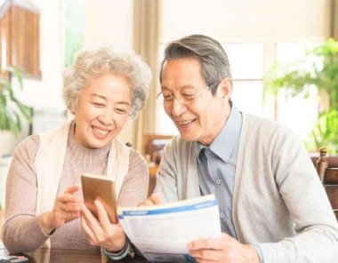 现在的退休老人或许比00后还会玩