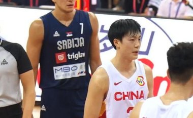 韩国球员小动作太多 胡明轩被推搡