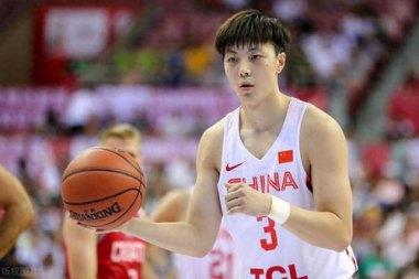 韩国球员小动作太多 胡明轩被推搡