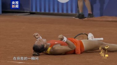 郑钦文获颁感动中国年度人物