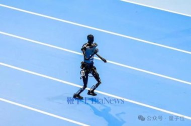 宇树机器人“撞人逃逸”火到国外 宇树机器人“撞人逃逸”火到国外