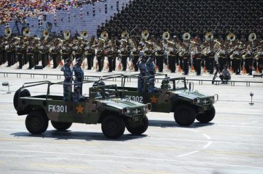 九三阅兵演练现场：武器装备亮相