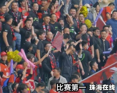 苏超现场观赛球迷新纪录60633人