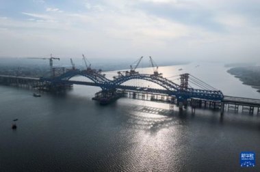 长沙湘江特大桥突发大火