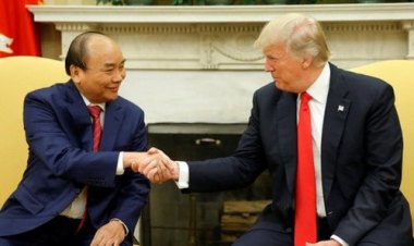 特朗普问德国总理肤色是在哪儿晒的