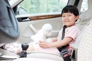 疑似女子带2名小孩推走他人婴儿车