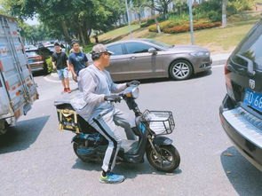 骑手撞人后说订单超时先送外卖