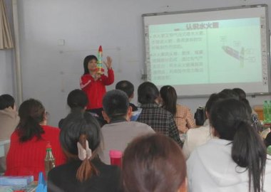 小学老师被调去教高中 教育局回应