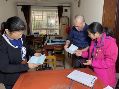 老人将遗产留“干儿子”法院：无效