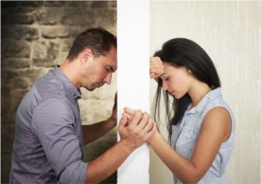 男子为争抚养权 连捅前妻闺蜜三刀