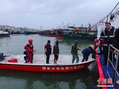 台风“剑鱼”吹袭三亚后现状