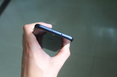 华为手机保护套怎么更换