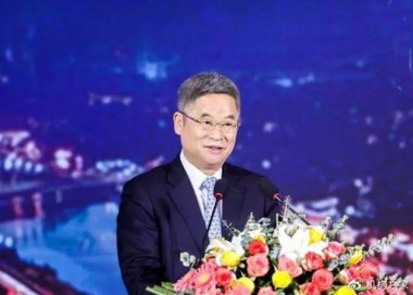 中国农行原副行长楼文龙被判无期