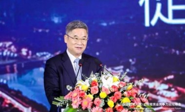 中国农行原副行长楼文龙被判无期