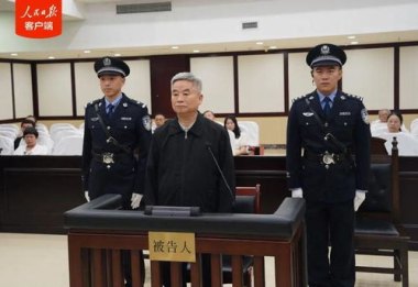 中国农行原副行长楼文龙被判无期