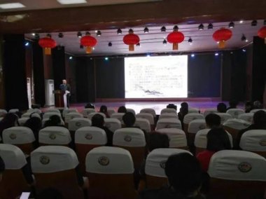 庞众望亮相清华新生成长报告会