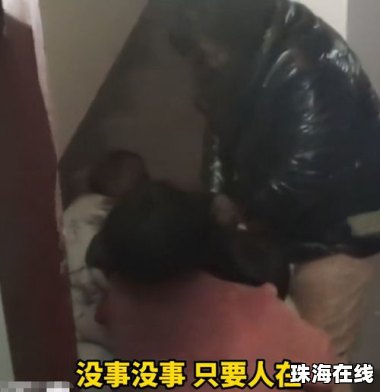 丈夫两次冲进火场救妻双双烧伤