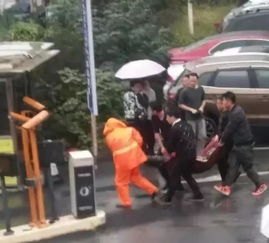 丈夫两次冲进火场救妻双双烧伤